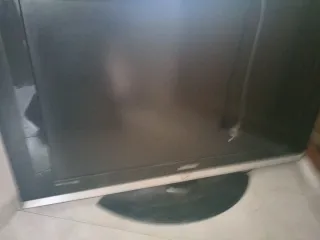 Televisor Samsung Negro y Plateado