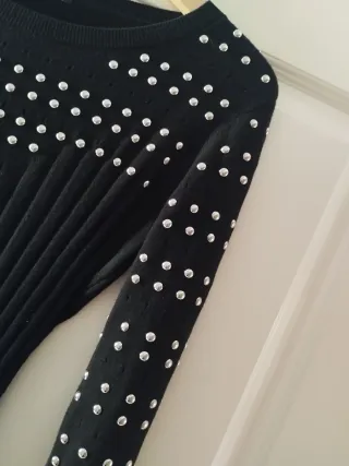 Vestido Guess Negro Tachuelas en plata.