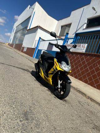 Yamaha Jog RR Amarilla