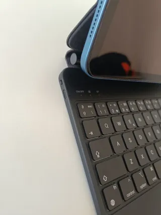 Teclado HOU iPad 10ª Gen Magnético Negro Trackpad