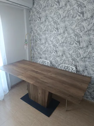 Mesa de salón plegable.