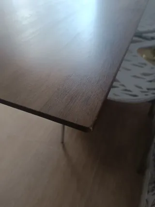 Mesa de salón plegable.
