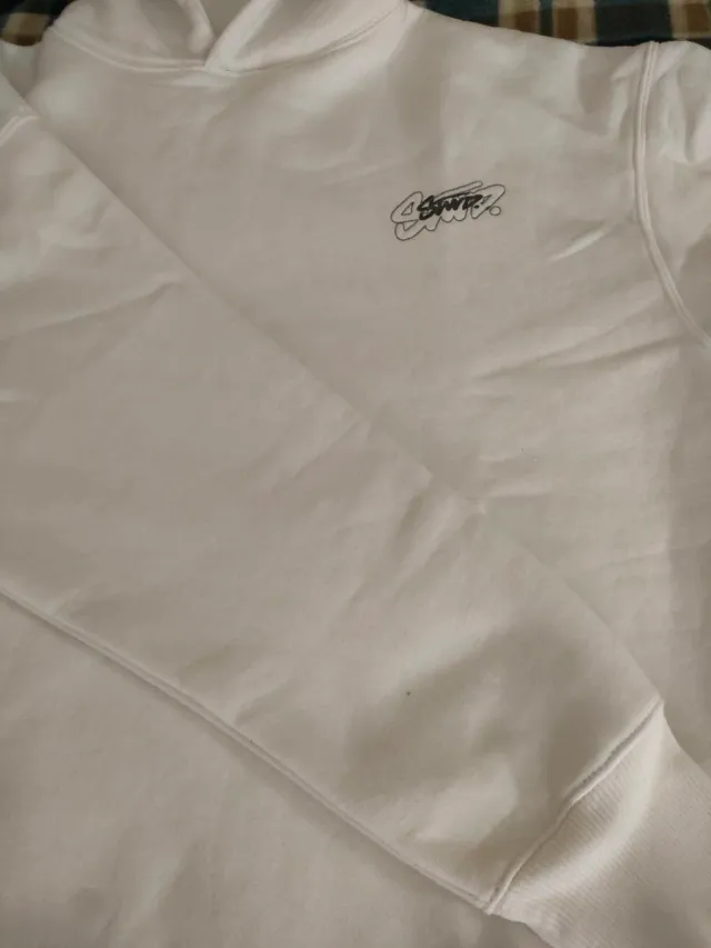 Sudadera blanca con capucha