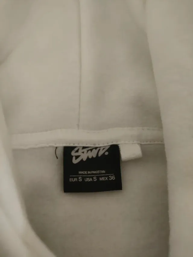 Sudadera blanca con capucha