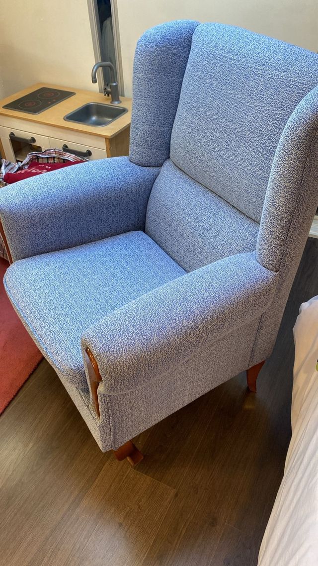 Sillón butaca azul muy cómodo