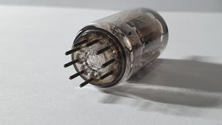 Válvula NOS Telefunken ECC83 Smooth Plate