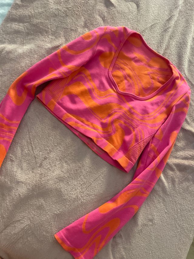 Crop top manga larga estampado