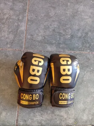 Guantes de Boxeo Cong Bo Negros y Dorados