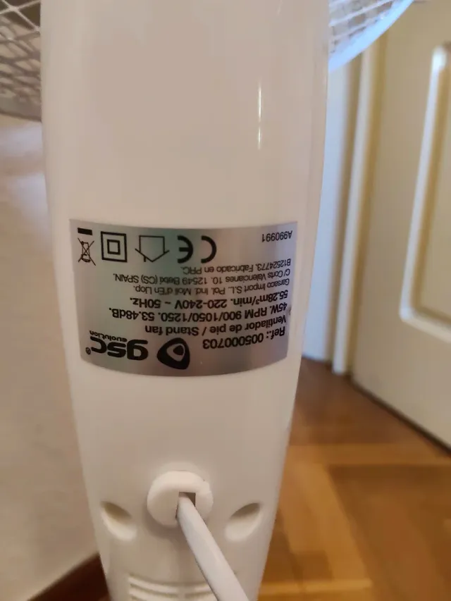 Ventilador de pie blanco