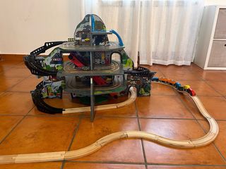 URGE Tren de madera con circuito y accesorios