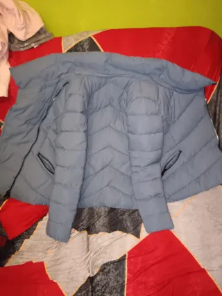 Cazadora acolchada azul y negra Talla L