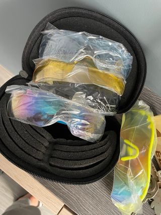 Gafas deportivas nuevas con lentes intercambiables