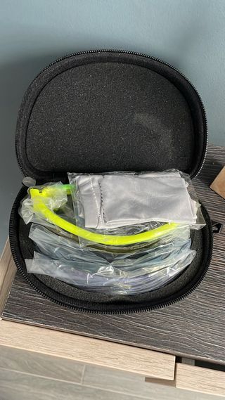 Gafas deportivas nuevas con lentes intercambiables