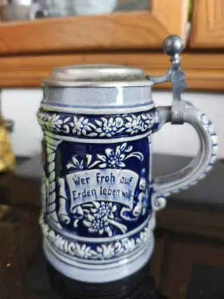 Jarra de colección azul y blanca