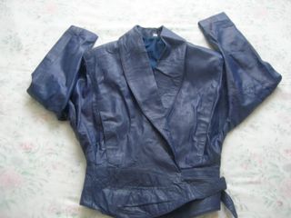 Chaqueta corta de cuero azul