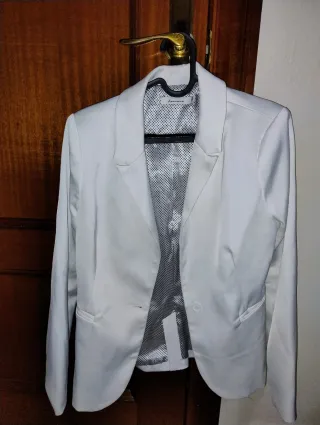 Blazer blanco elegante, de material
