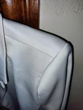 Blazer blanco elegante, de material