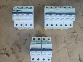 Lote magnetotérmicos Schneider  2x32A, 3x16A, 2x10
