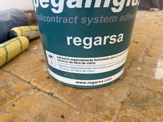 Adhesivo para fibra de vidrio