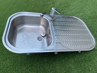 Fregadero de cocina con escurridor