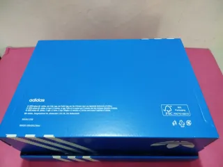 Scatola Adidas Blu Vuota