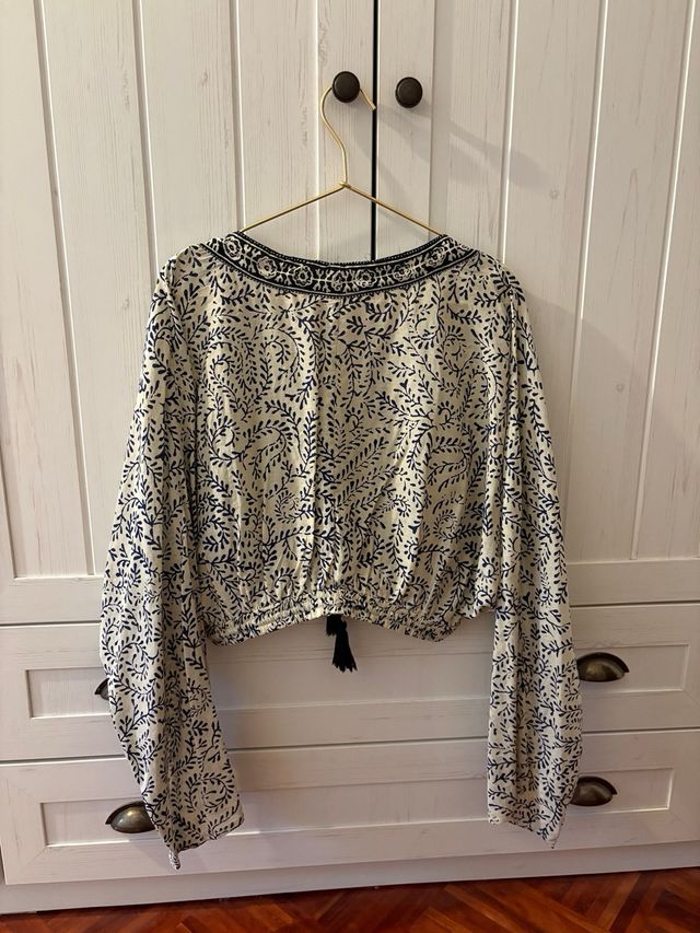 Blusa Crop Top Estampada de manga larga