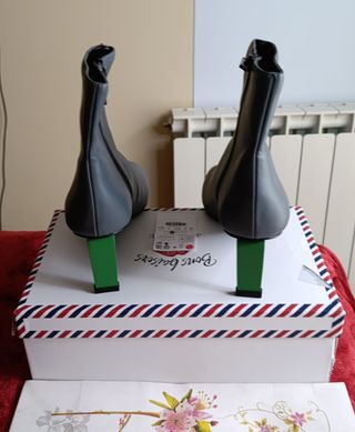 Botines grises polipiel tacon verde T39