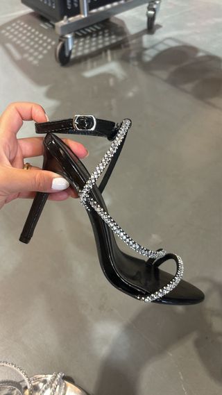 Sandalias de fiesta con pedrería
