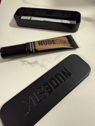 NUDESTIX Base de Maquillaje Líquida Tono Medio