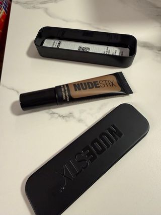 NUDESTIX Base de Maquillaje Líquida Tono Medio