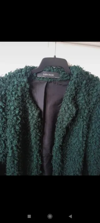 Abrigo Zara verde pelo sintético