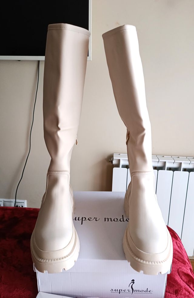 Botas altas engomadas crema talla 38