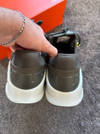 Nike Free Metcon 6 gris y amarillo