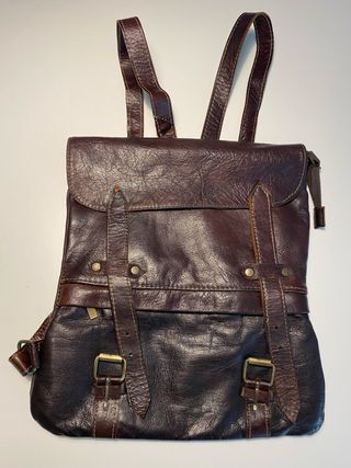 Mochila de cuero marrón