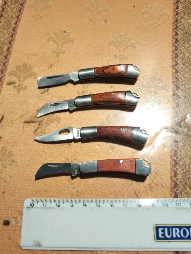 Coltellini da collezione in legno