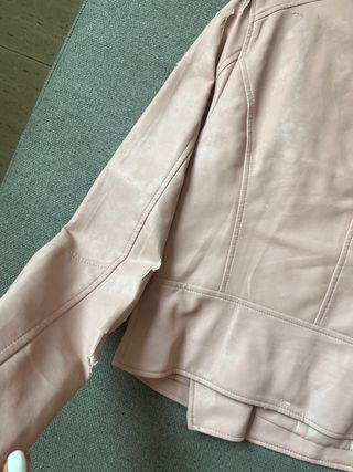 Chaqueta efecto piel Lefties rosa