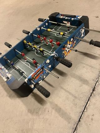 Futbolín de mesa azul