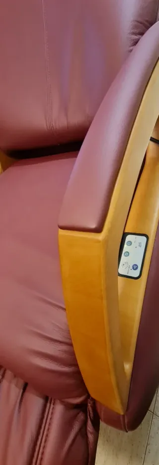 Sillón Masajeador Cuero Keyton