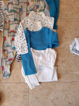 Lote 7 Pijamas y 7 Bodies Bebé 6/9 Meses