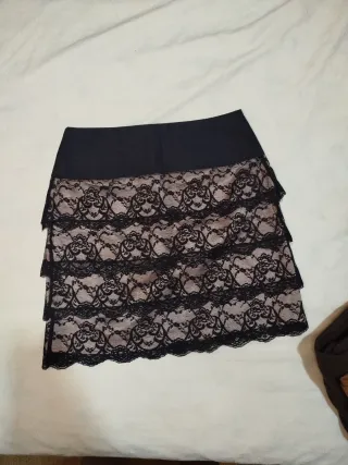 Minifalda Mango volantes encaje negro/beige T36