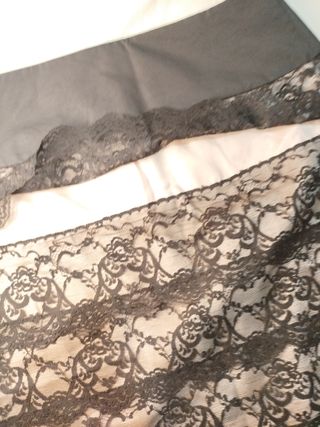 Minifalda Mango volantes encaje negro/beige T36