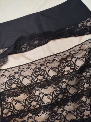 Minifalda Mango volantes encaje negro/beige T36