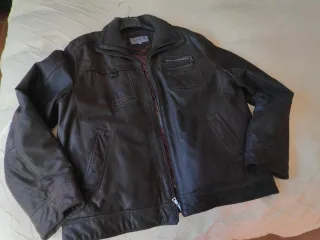 Cazadora negra de piel para caballero