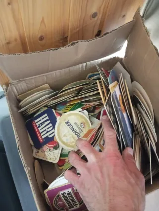 Lote de posavasos de cerveza