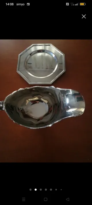 Salsera, bandeja y pinzas pasteleras