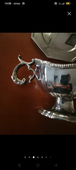 Salsera, bandeja y pinzas pasteleras