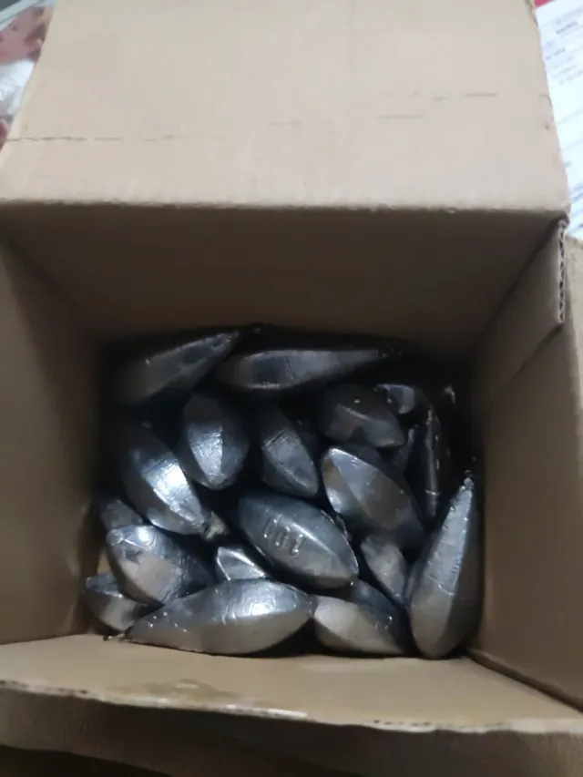 Lote 25 plomos pesca variados