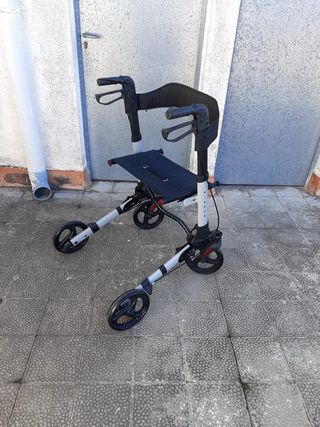 Andador con asiento Mobiclinic