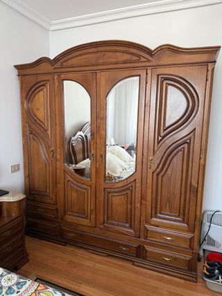 Mobile antico in legno massello