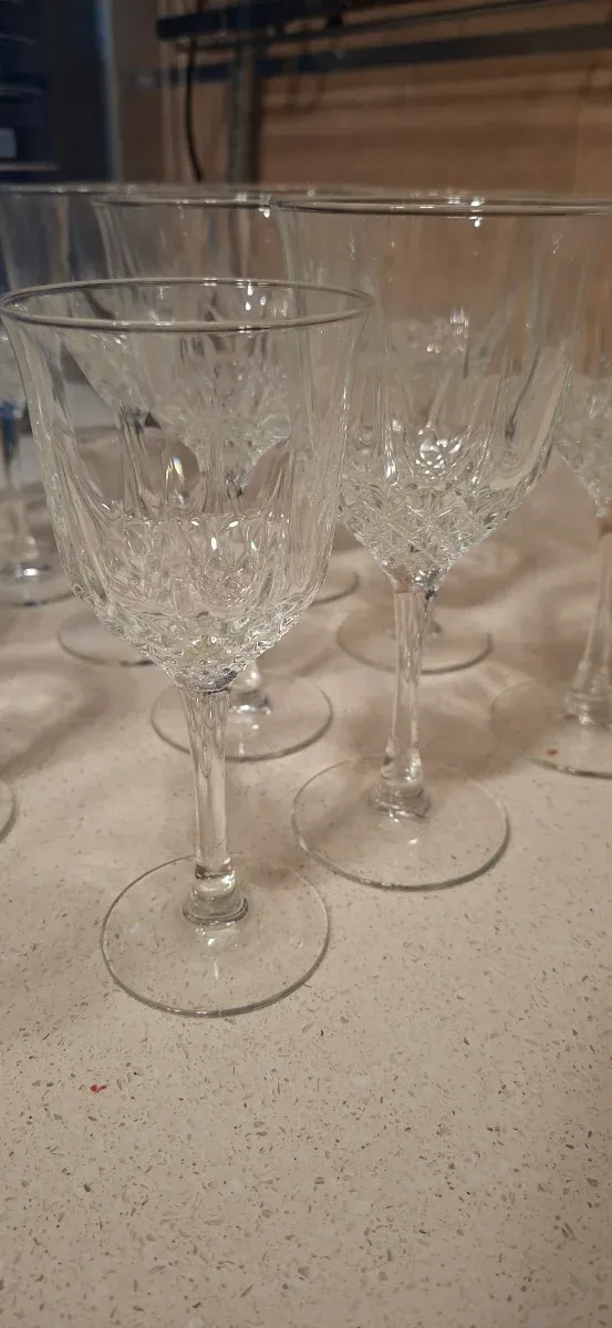 Juego de copas de cristal tallado